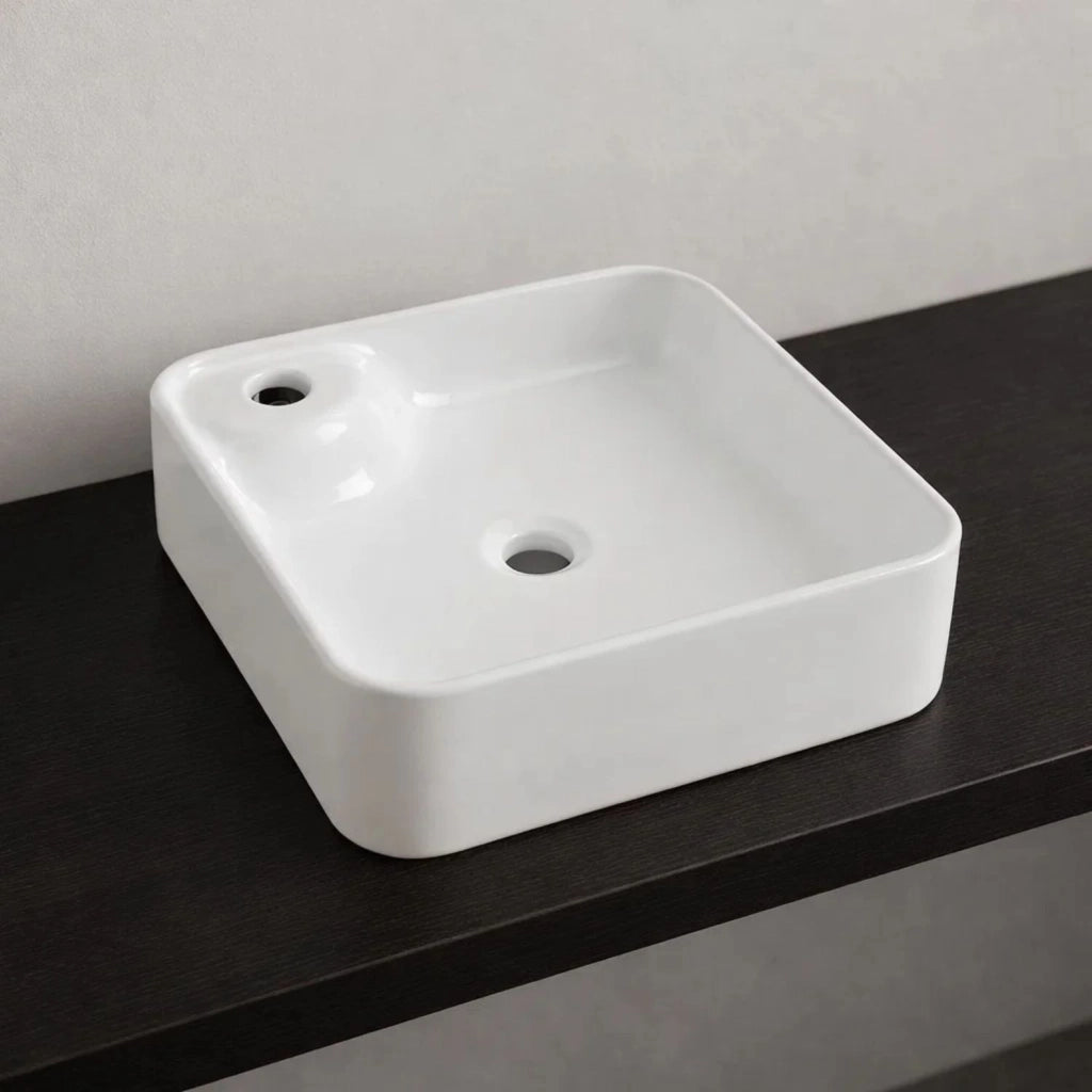 Lavabo quadrato in ceramica bianca da appoggio elegante e funzionale