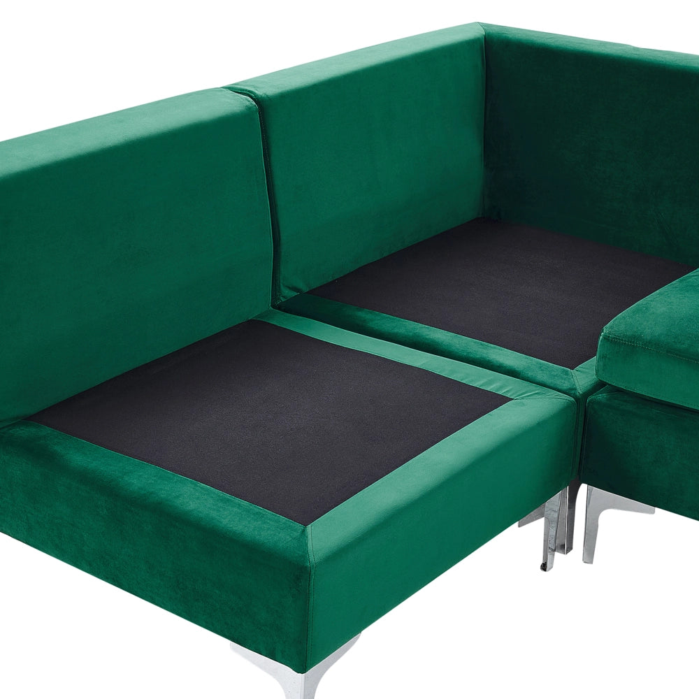Divano angolare modulare versione destra in velluto verde a 4 posti con gambe in metallo argento stile glamour