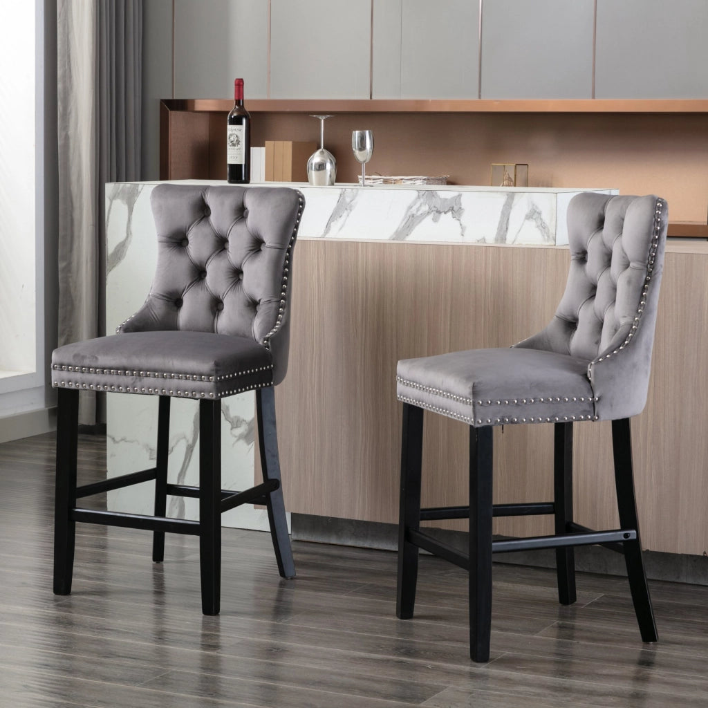 Set di 2 Sgabelli da Bar con Schienale Alto e Piedini Regolabili; Borchie Decorative; Velluto; Grigio