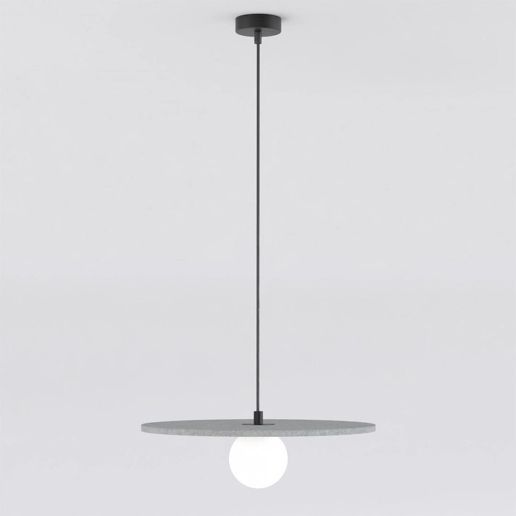 Lampada a sospensione CALMA con paralume in feltro grigio