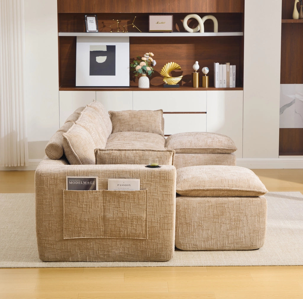 Divano modulare 4 posti 322x161x75 cm in tessuto beige, con 2 pouf e tasche laterali –