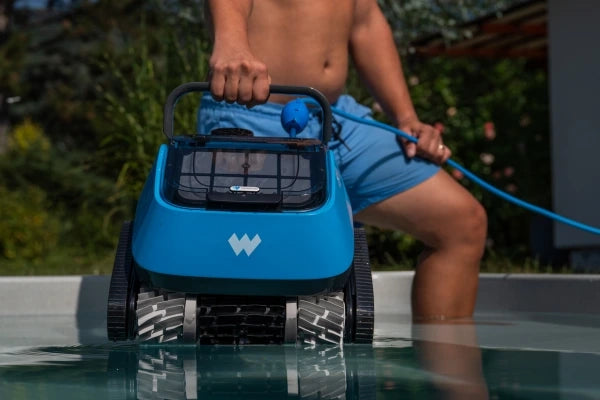 AZURO WARRIOR 2 - volume d'acqua del filtro 14 m3/h; ciclo di pulizia 2 ore, pulisce fondo e parete