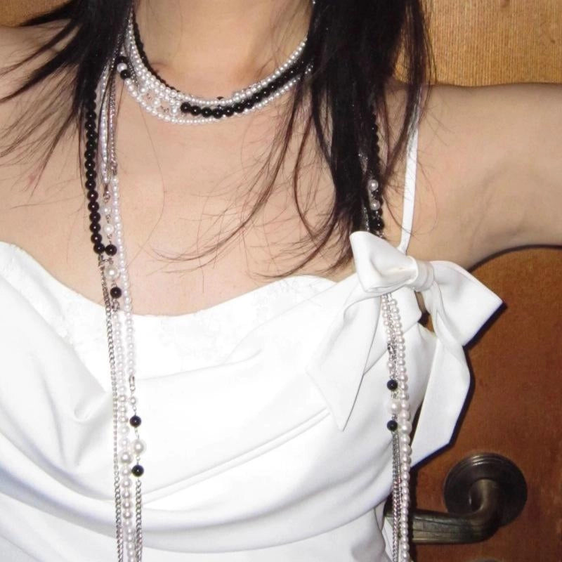 Collana multiuso con nappina di perle bianche e nere, regalo di Natale o compleanno.