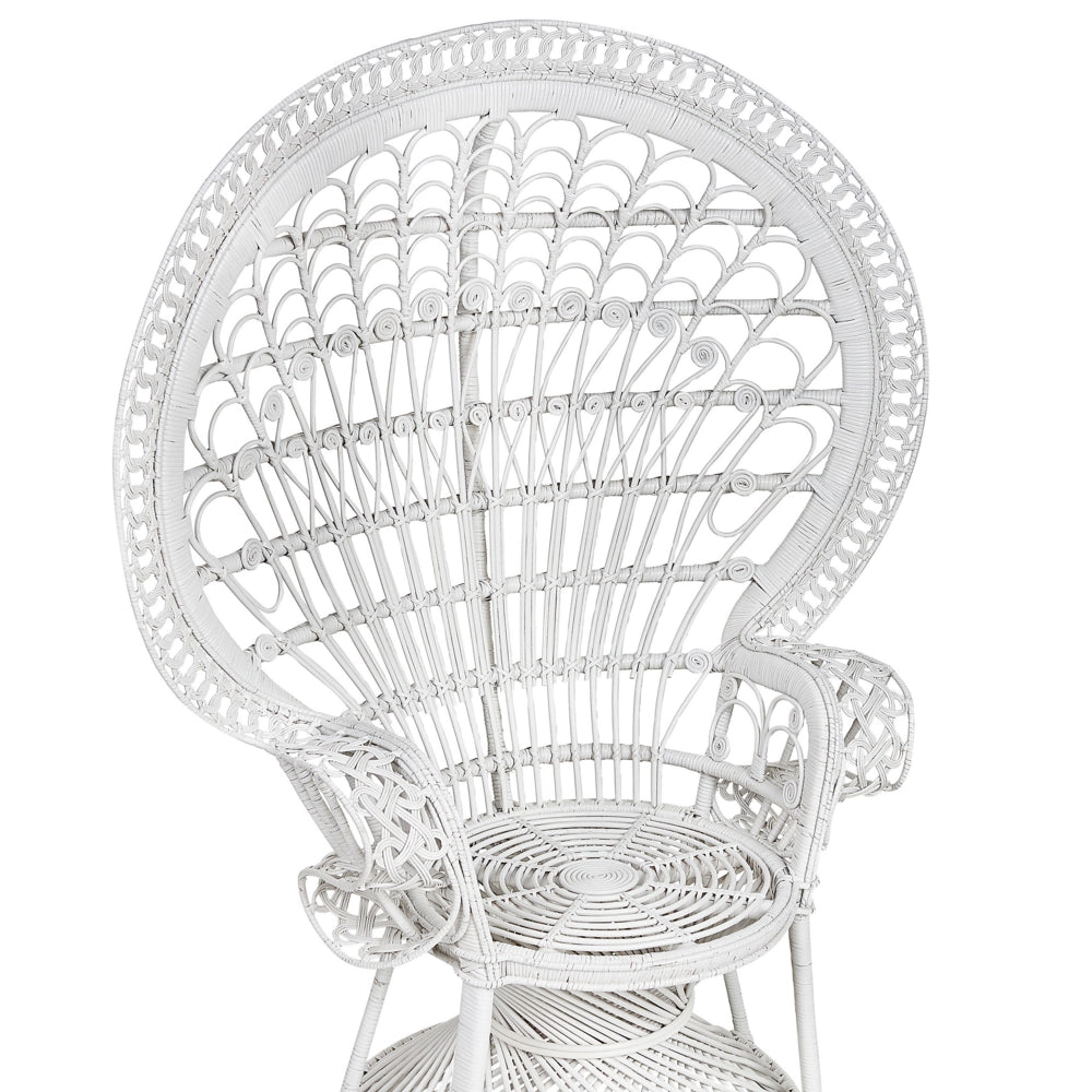Poltrona rattan bianco con cuscino elegante alla moda interni esterni boho coloniale e vintage
