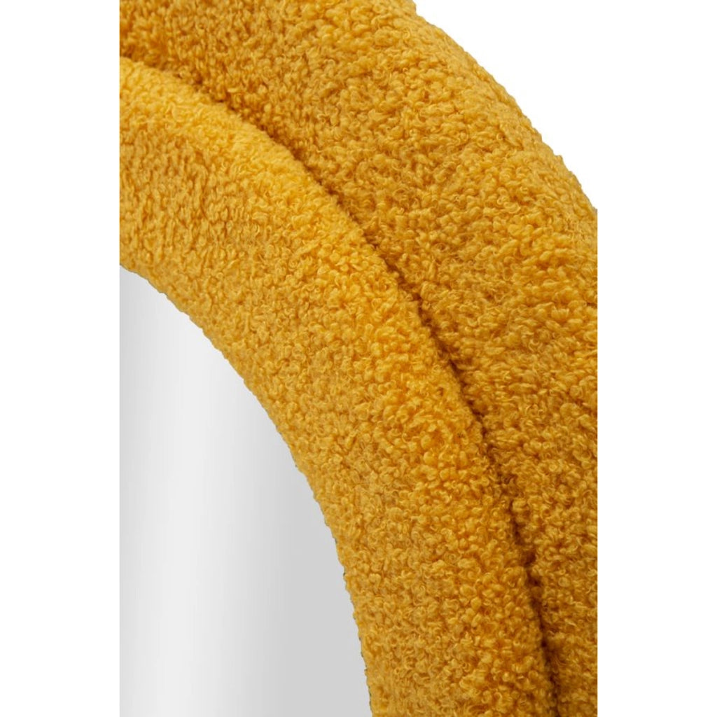 Specchio da parete Teddy wavy in bouclé senape 67x166 cm