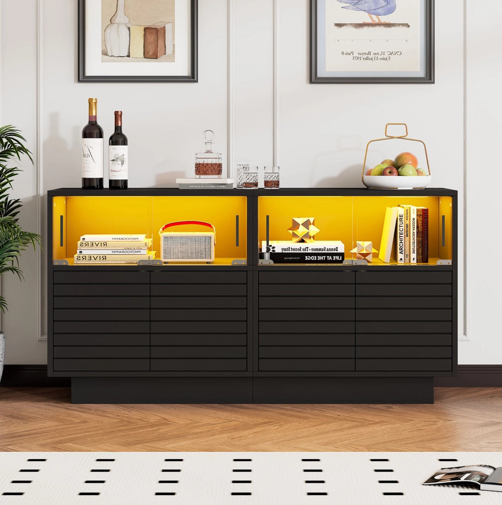 Credenza nera con ante scorrevoli in vetro e luce LED