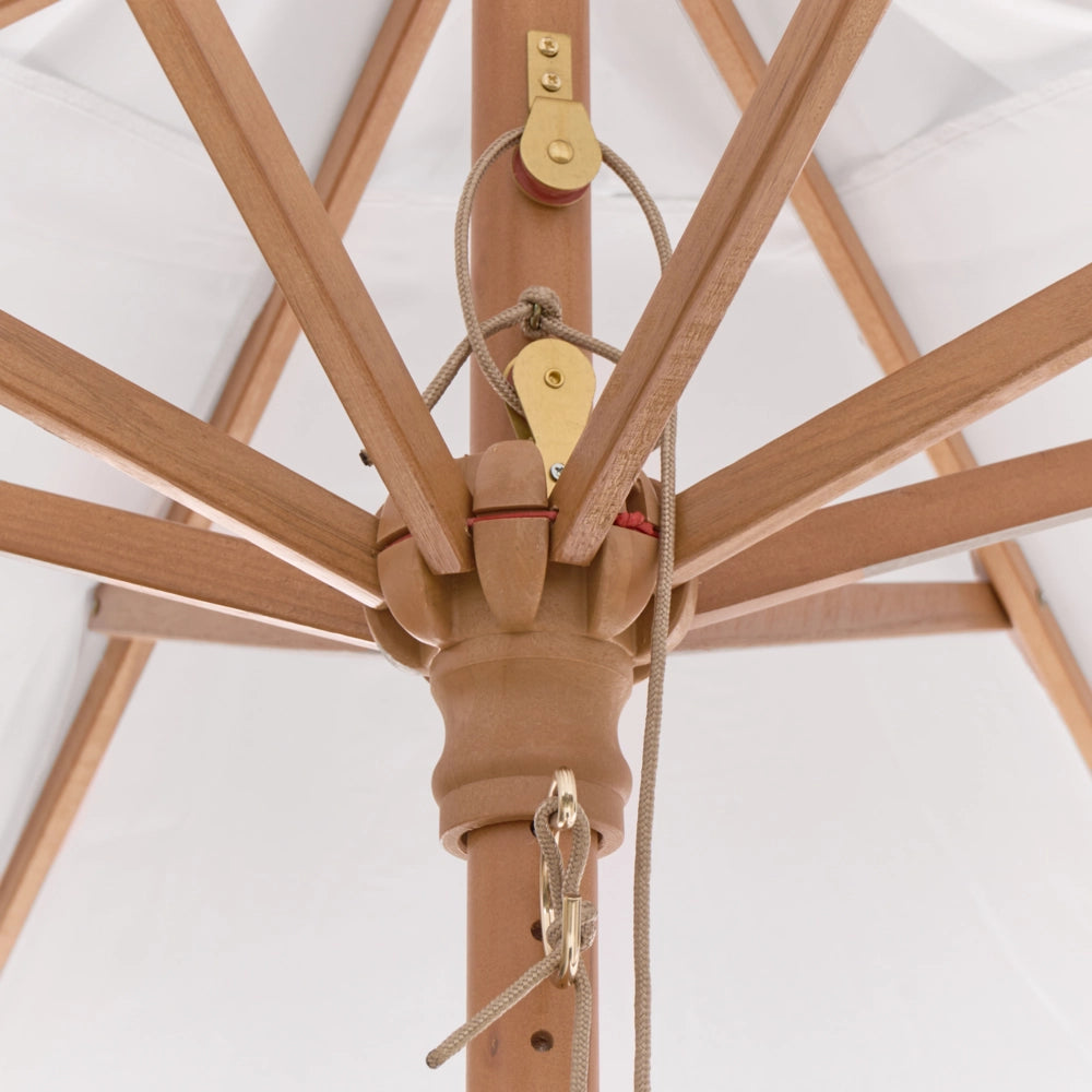 Ombrellone da giardino in tessuto bianco sporco, ø 270 cm, palo in legno, pieghevole, per esterni, con meccanismo a cordicella