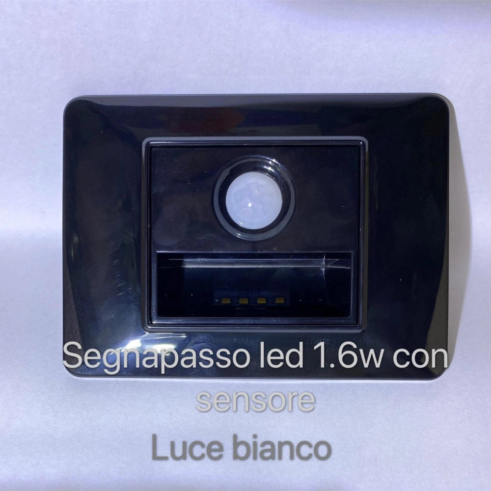 Trade Shop - Segnapasso Led Con Sensore Nero Lucido 1.6w Luce Bianca Da Incasso -