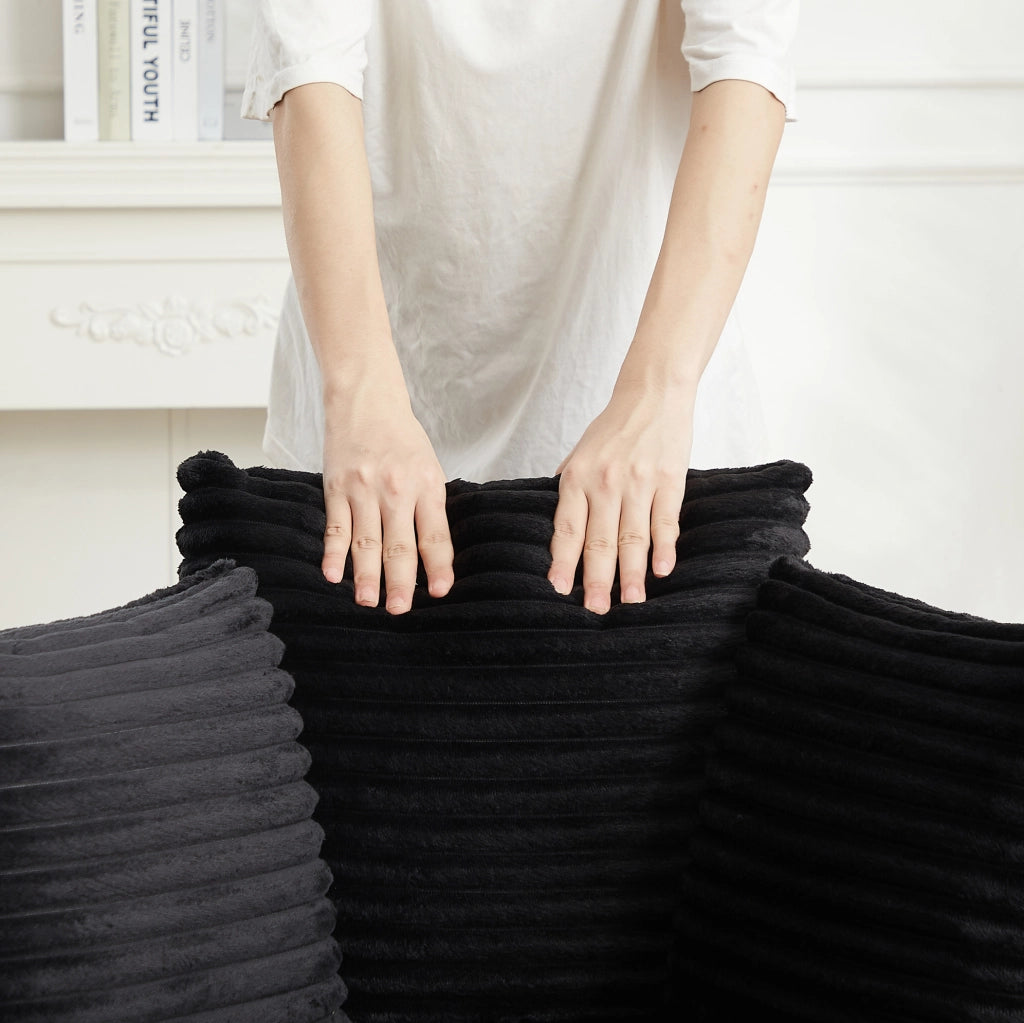 Poltrona lounge rotonda in corduroy nero con 3 cuscini