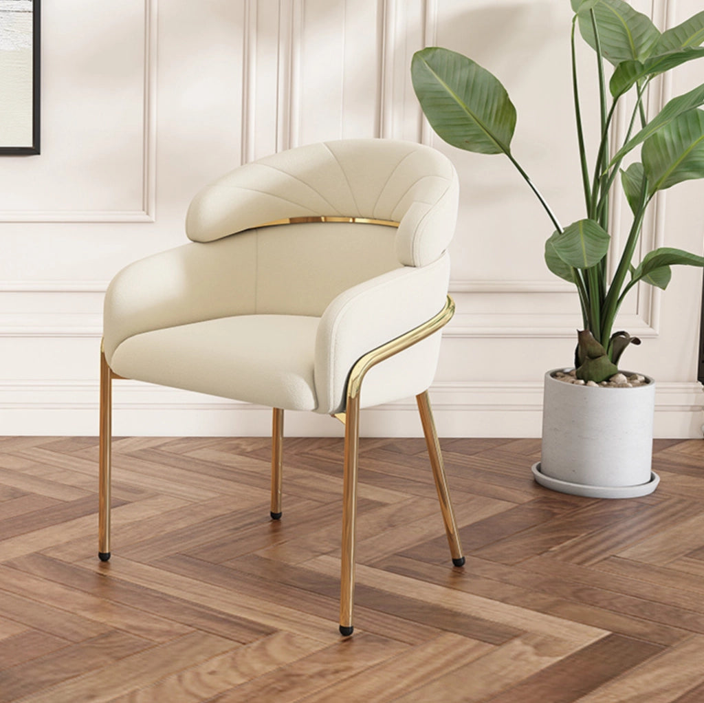 Sedia da pranzo in velluto beige con gambe in metallo; stile moderno
