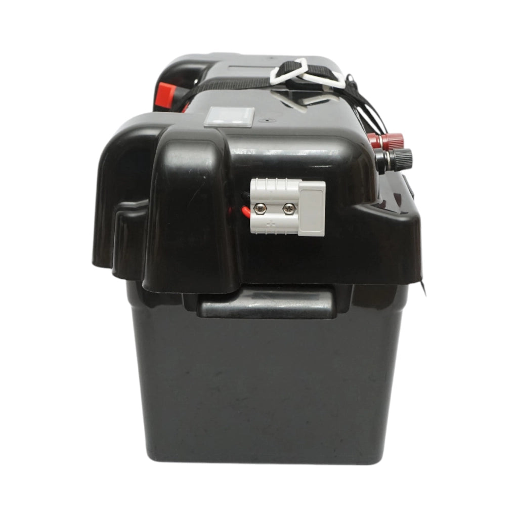 Cassetta per batteria auto 12V con voltmetro DC 6–30V, interruttore di alimentazione 100A, presa accendisigari, display LCD, 2 porte USB, 350 × 180 × 200 mm.