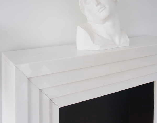 Biocamino Art Design 4 in marmo bianco