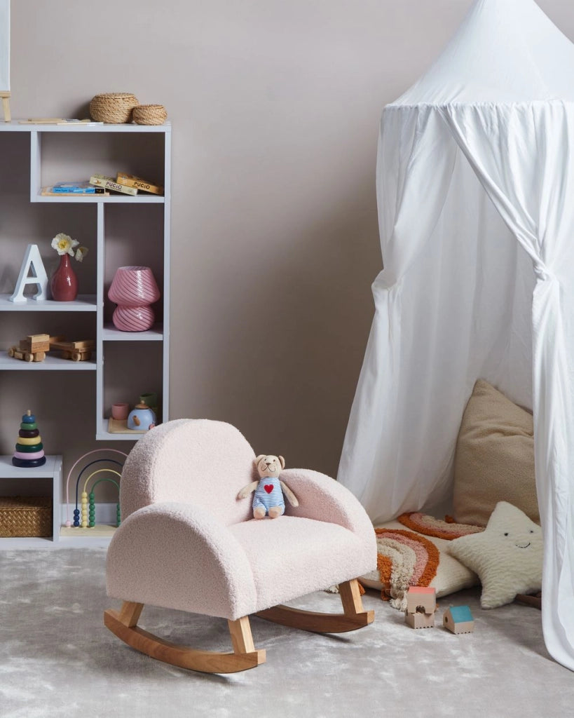 Sedia a dondolo per bambini in legno rosa pastello cameretta