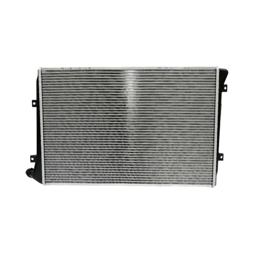 Radiatore raffreddamento acqua motore – VW, Audi, Skoda, Seat Dimensioni: 650 × 439 × 32 mm Codici OEM compatibili: 1K0121251AL, 1K0121251AN, 1K0121251BL, 1K0121251DP, 1K0121251EJ, 1924001042