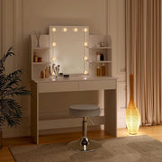 Toeletta Trucco con Specchio, Luci LED Luminosità Regolabile, Sgabello Girevole, 108x40 cm, Tavolo da Trucco Bianco con 2 Cassetti e 4 Ripiani, in Legno, MB6106ws
