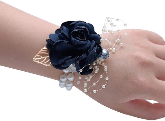 Boutonniere con fiori di rosa e perle - Stretch Armband - Dimensioni 7 x 9 cm - Pin da fiore