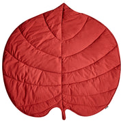 Tappeto per bambini in cotone rosso a forma di foglia trapuntato 110 x 110 cm accessorio per la cameretta dei bambini