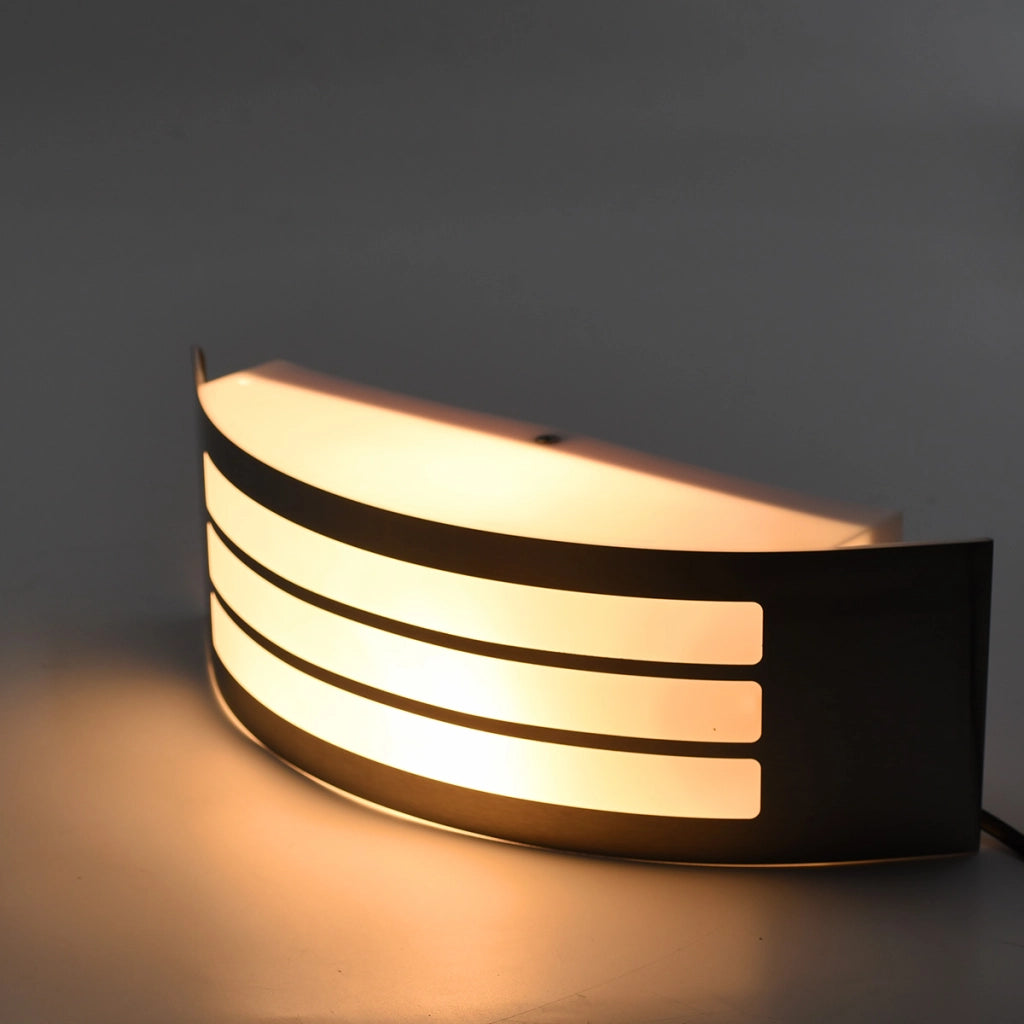 APPLIQUE PER LAMPADINE CON ATTACCO E27 PER ESTERNO - DESIGN MODERNO SEMICILINDRICO IN ACCIAIO E PVC