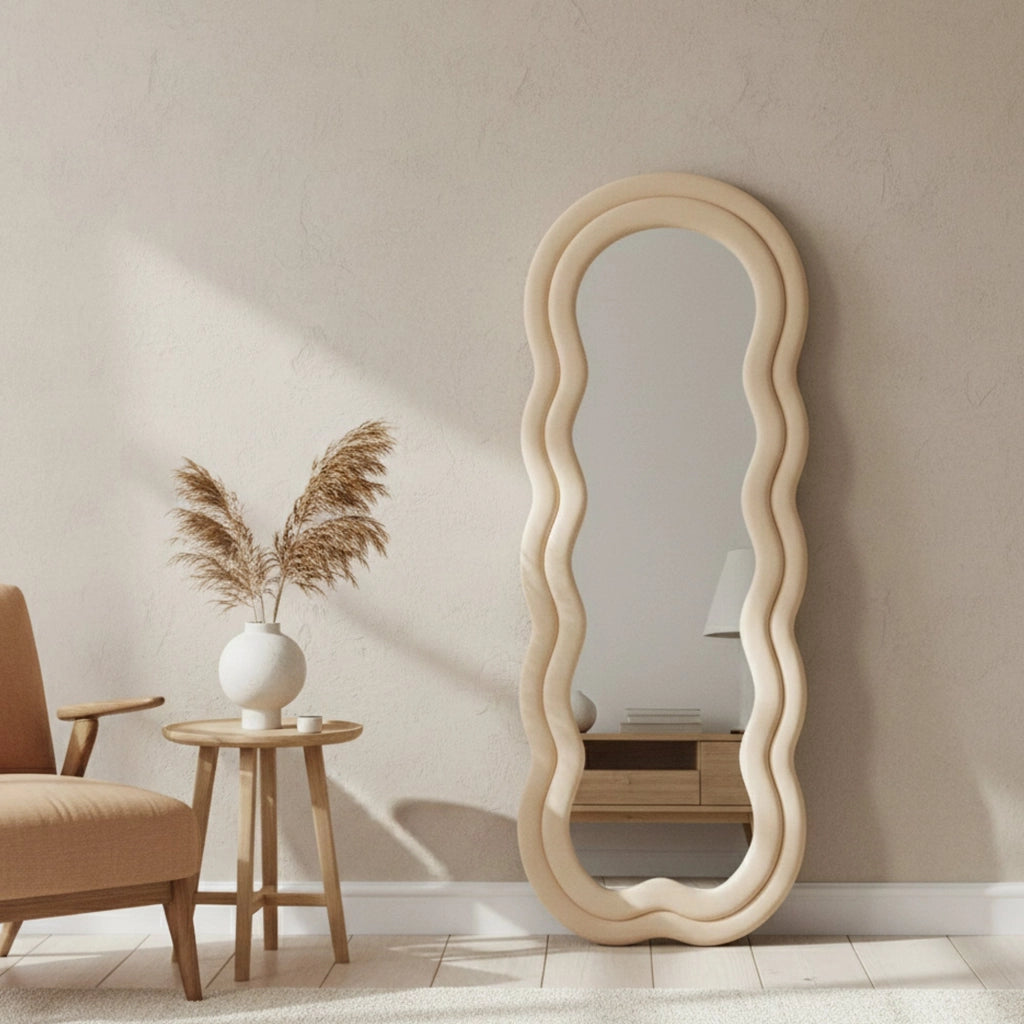 Specchio Marylin, Specchiera, Articolo d'arredo a muro, Decorazione con specchio, 60x4 h160 cm, Crema