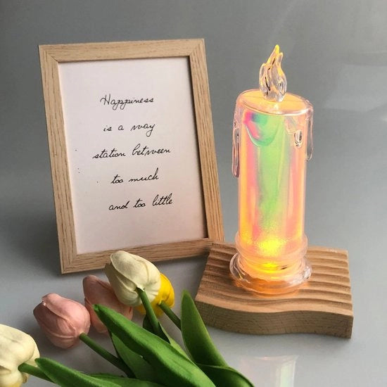 Set di quattro candele, tra cui candele elettroniche a forma di lacrima, adatte per salone, sala da pranzo e illuminazione di atmosfera; candele elettroniche imitanti. Senza batteria.