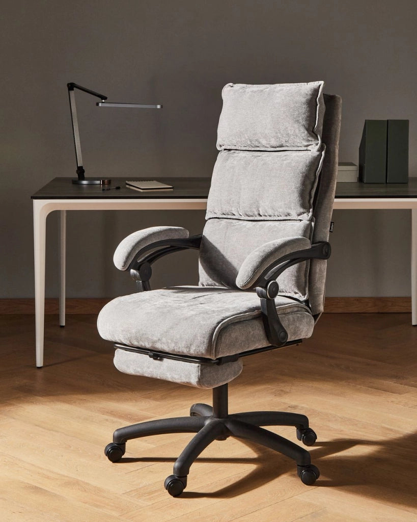 Sedia professionale per ufficio con rivestimento in ciniglia grigio Base girevole con poggiapiedi Schienale inclinabile