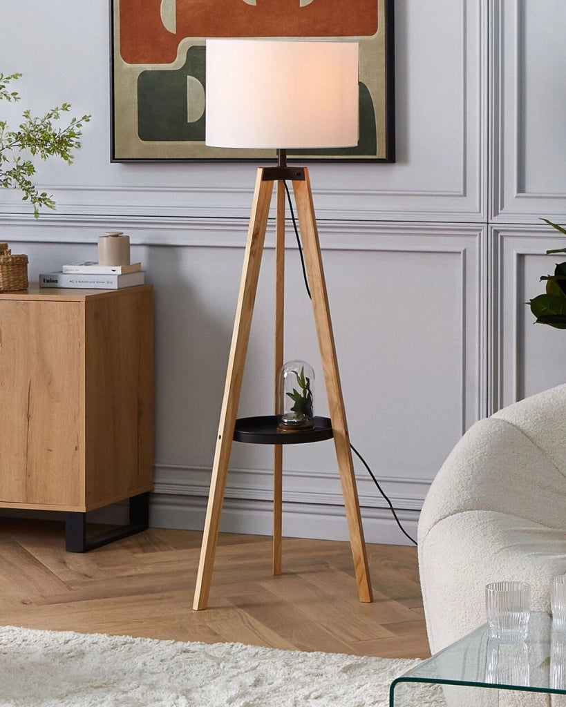 Lampada da Terra Treppiede Lino Bianco Paralume Rotondo Gambe Legno Chiaro 148 cm Moderna