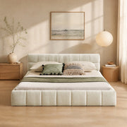 Letto matrimoniale 140x200 cm imbottito in chenille beige con struttura in legno di eucalipto e ferro