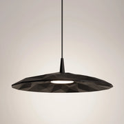 Lampada a sospensione Angled in ceramica nera con diffusore a rilievo, LED 8W integrato, luce calda 2700K e design moderno Made in Italy, Ø 40 cm