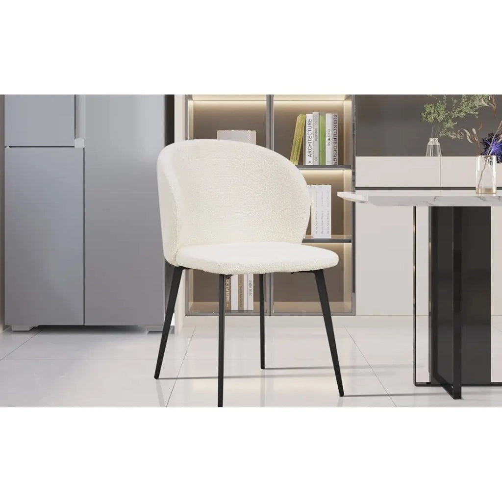 Sedia TOLO Tessuto Bouclé Bianco, dimensioni H80 x L51 x P55, ideale per la tua cucina o sala da pranzo.