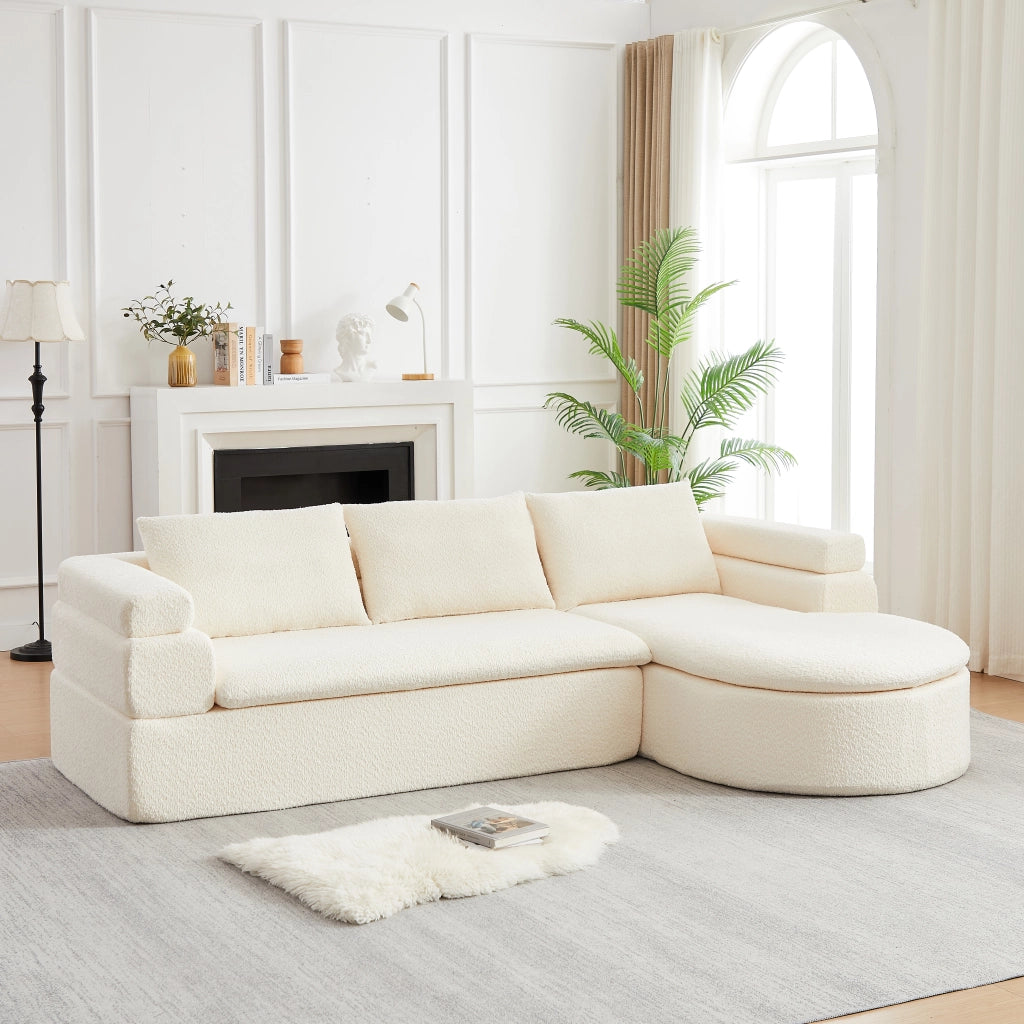Divano moderno con chaise longue curva in ciniglia beige; profilo a gradini