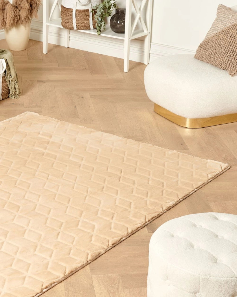 Tappeto in pelliccia di coniglio sintetica beige 160 x 230 cm shaggy ad alto pelo soggiorno camera da letto