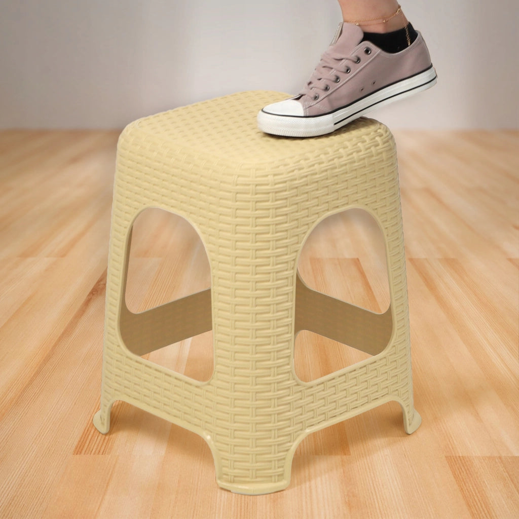 Sgabello da cucina KADAX con base antiscivolo, portata massima 120 kg.