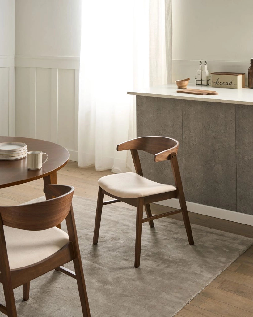 Set di 2 sedie da pranzo in stile tradizionale con seduta imbottita colore marrone scuro e bianco sporco