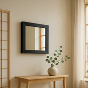 Specchio quadrato da parete Ramon con cornice in legno nero | Duzzle