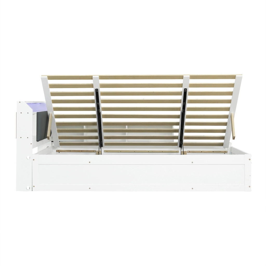 Letto in legno da 120x200 cm, con luci a LED, ripiani e prese di ricarica, testiera imbottita, bianco