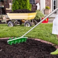 Rullo Aeratore per Prato con Punte e Manico Smontabile in Tre Pezzi, Verde