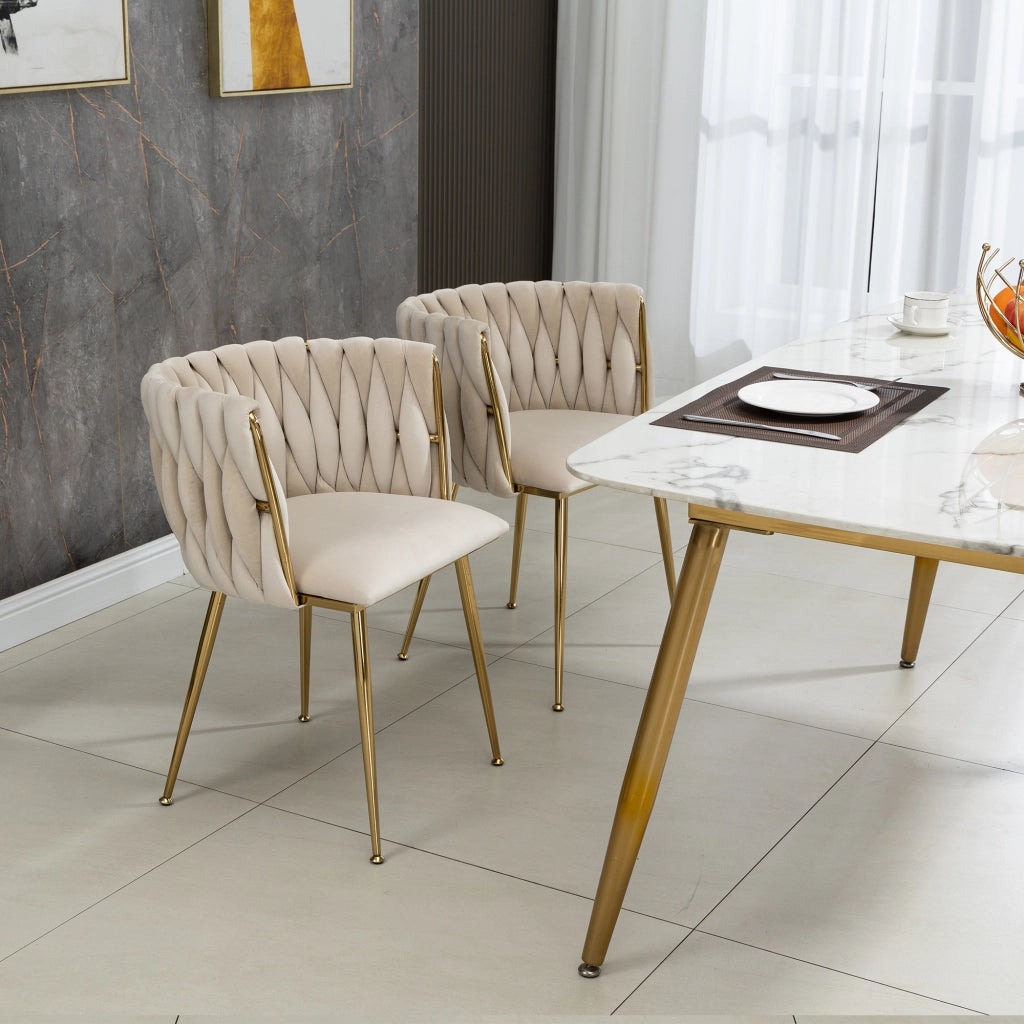 Sedia imbottita in velluto color avorio con gambe in metallo dorato, design curvo e struttura stabile