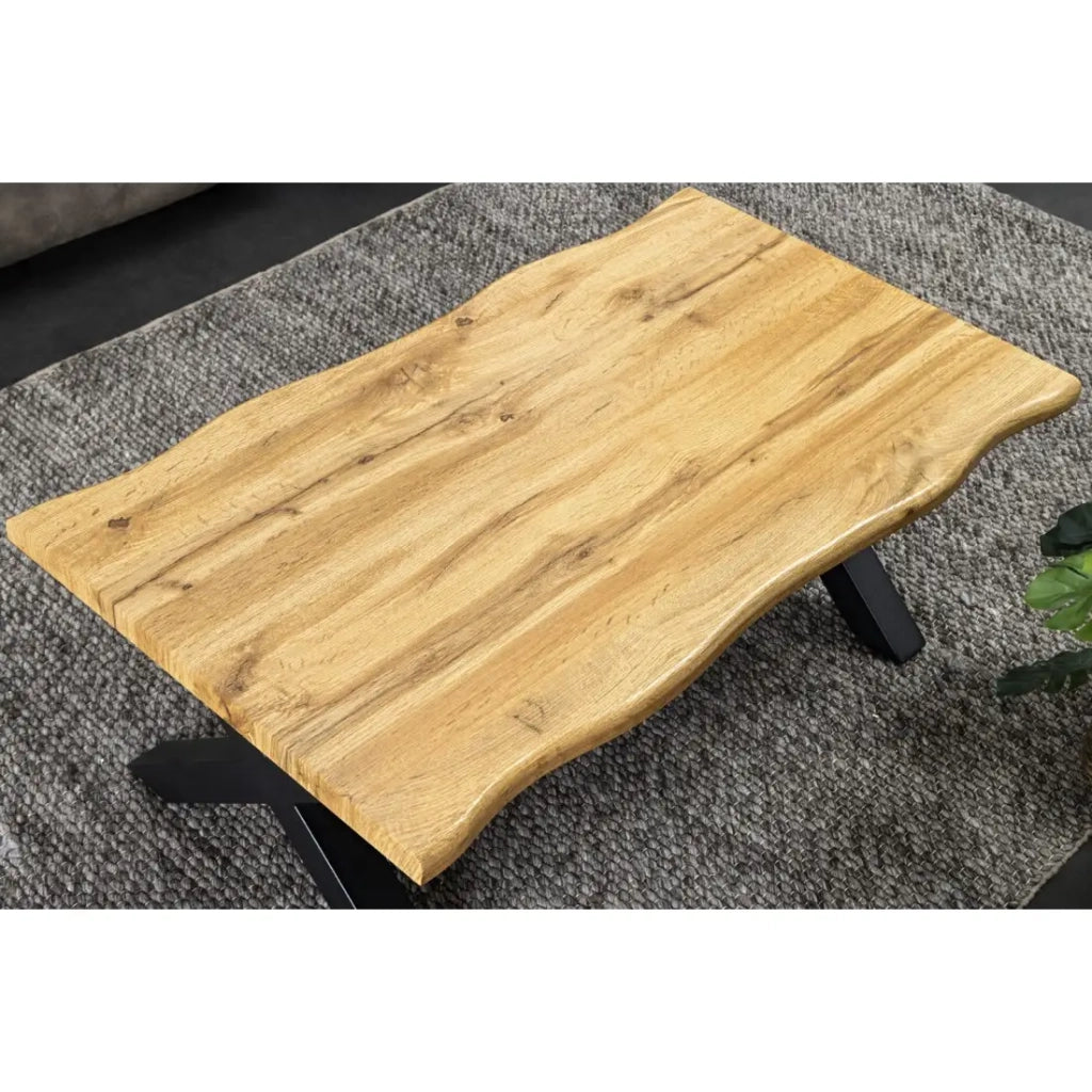 Tavolino basso RIVET effetto legno naturale e gambe in metallo nero a X - tavolo dal design industriale robusto