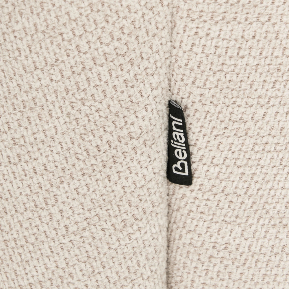 Poltrona in stile retrò con rivestimento idrorepellente gambe in acciaio imbottitura trapuntata e braccioli beige chiaro