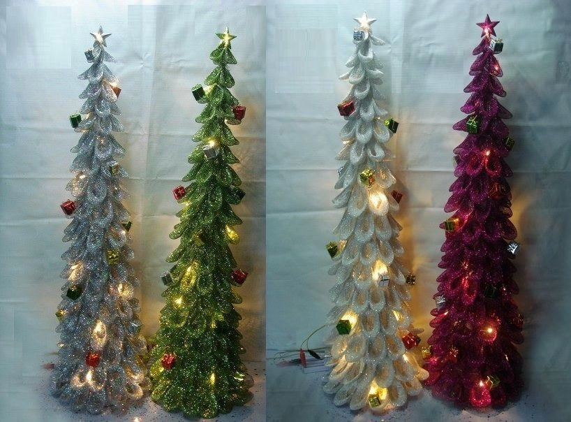 Decorazione Natalizia Casa Albero di natale con pacchetti e luci