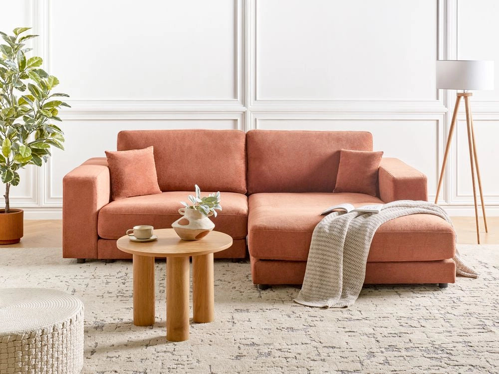Divano angolare lato sinistro in Tessuto imbottito rosso chiaro con Cuscini 3 posti stile moderno minimalista