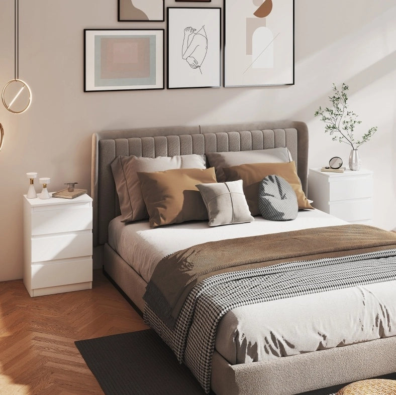 Set di 2 comodini 40x30x59.5 cm con 3 cassetti; in MDF bianco
