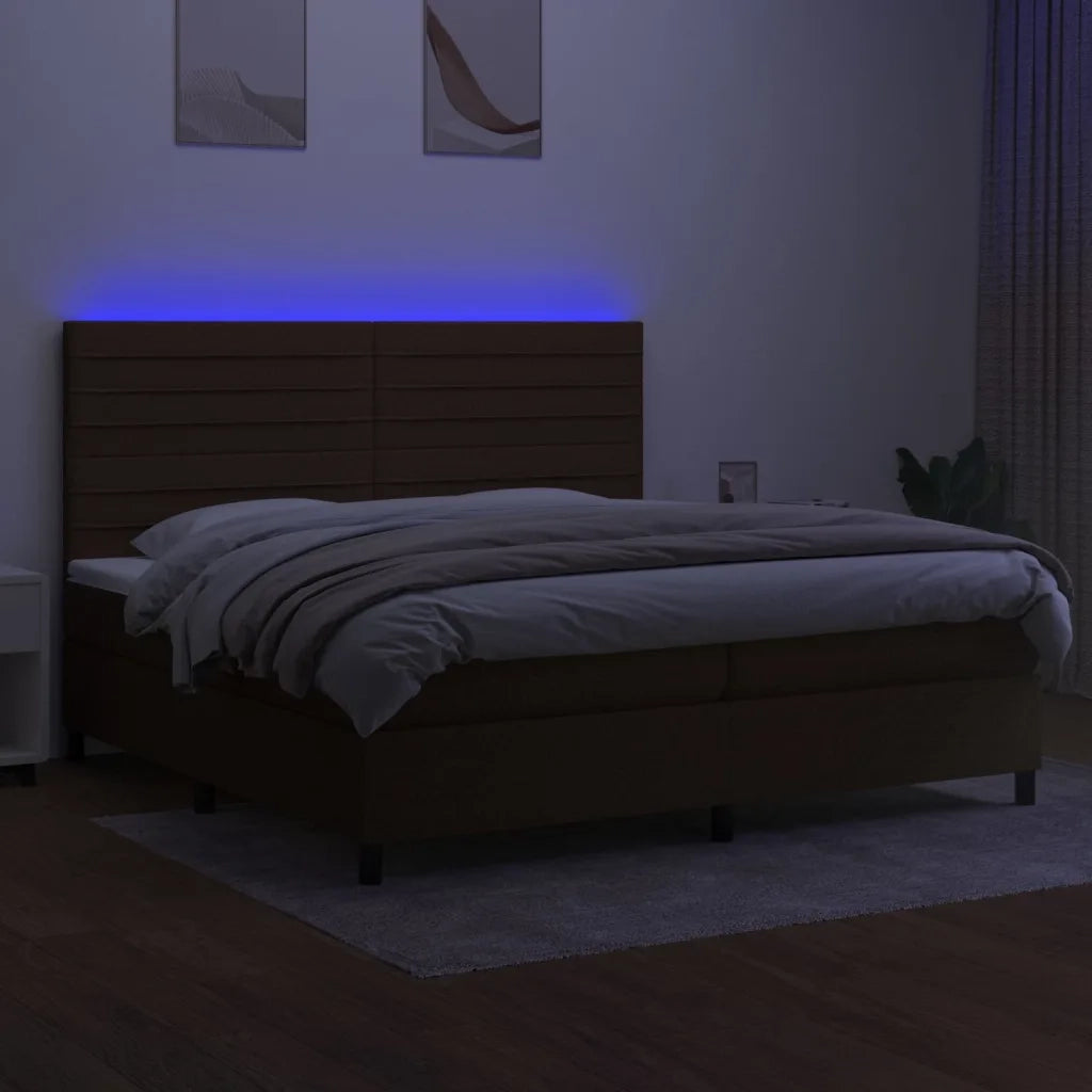 Letto a Molle Materasso e LED Marronescuro 200x200cm in Tessuto