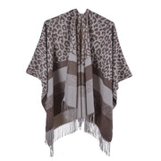 Sciarpa/stola invernale da donna, elegante mantello in cashmere con stampa leopardata e nappe, con spacco.