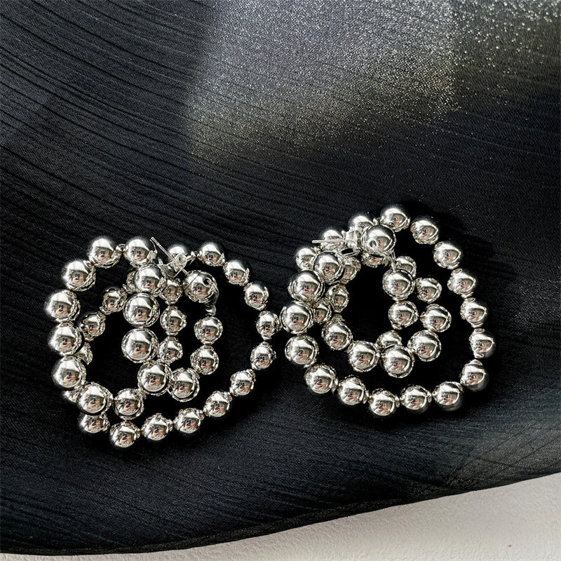 Orecchini pendenti eleganti con perline in argento S925 a forma di ago. Design a nicchia.