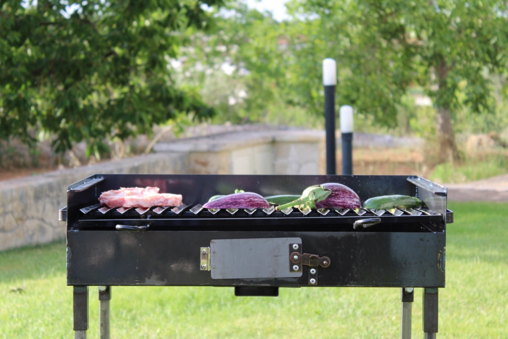 BARBECUE FERRO TIPO PESANTE 70x35cm CON GRIGLIA RECUPERA GRASSI REGOLABILE