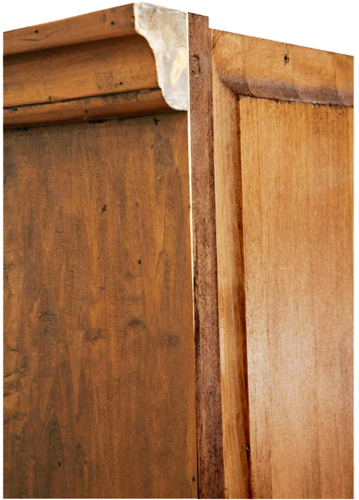 Biscottini Vetrina Country in legno massello di tiglio finitura noce L109xPR36xH180 cm. Made in Italy