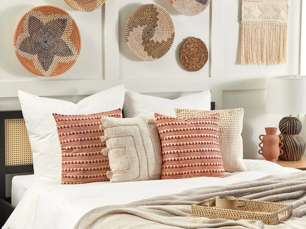 Cuscino decorativo cotone rosso e beige 45 x 45 cm motivo geometrico fatto a mano rivestimento sfoderabile con imbottitura boho style