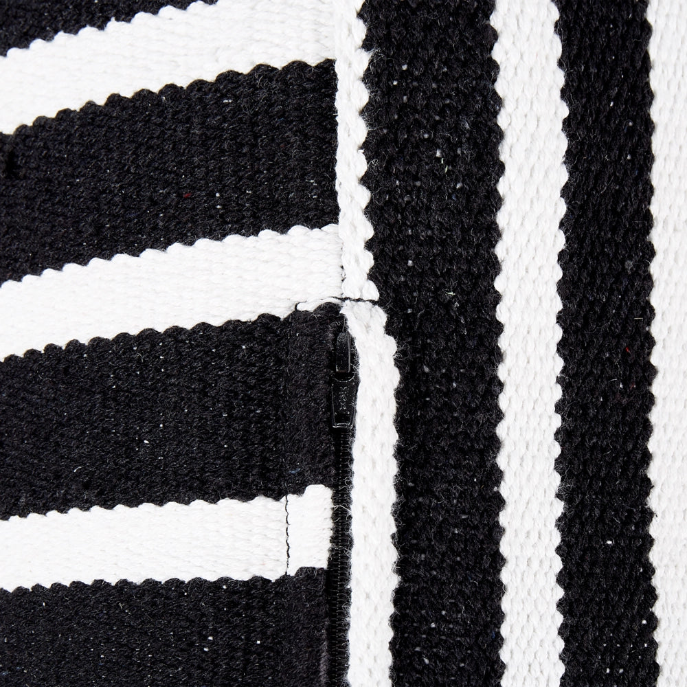 Pouf colore bianco e nero ⌀ 50 cm dalla forma quadrata stile boho cuscino da pavimento salotto