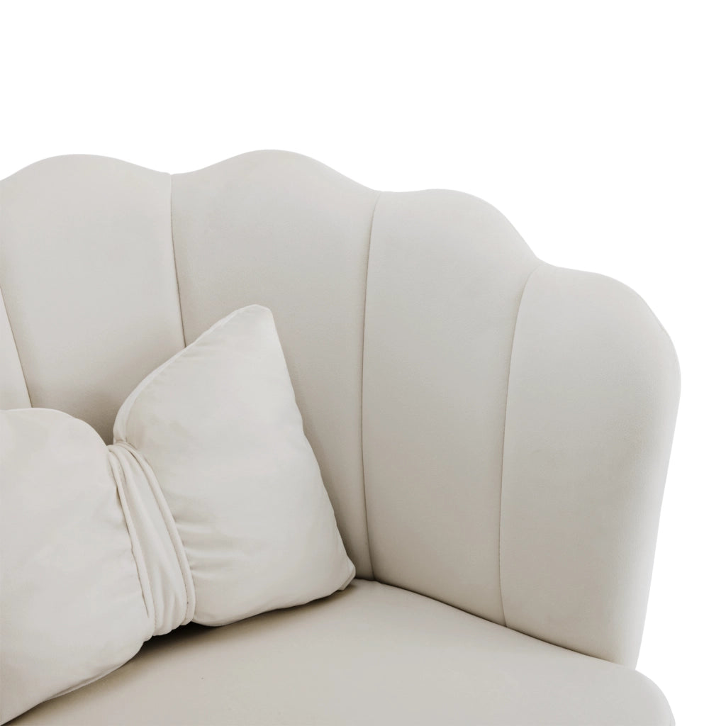 POLTRONA in velluto beige con schienale a petalo e cuscino farfalla